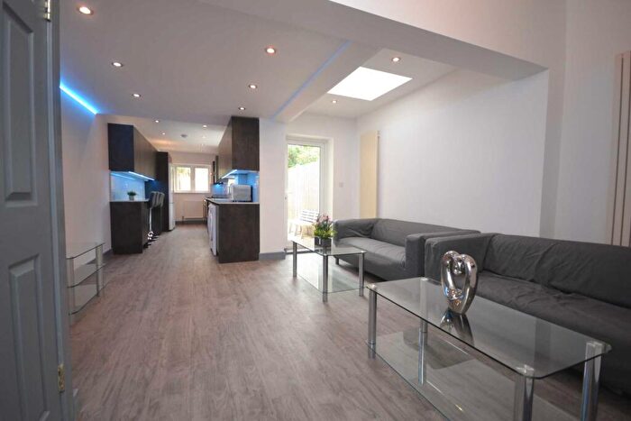 6 Bedroom Terraced House To Rent In De Beauvoir Road, Reading, RG1