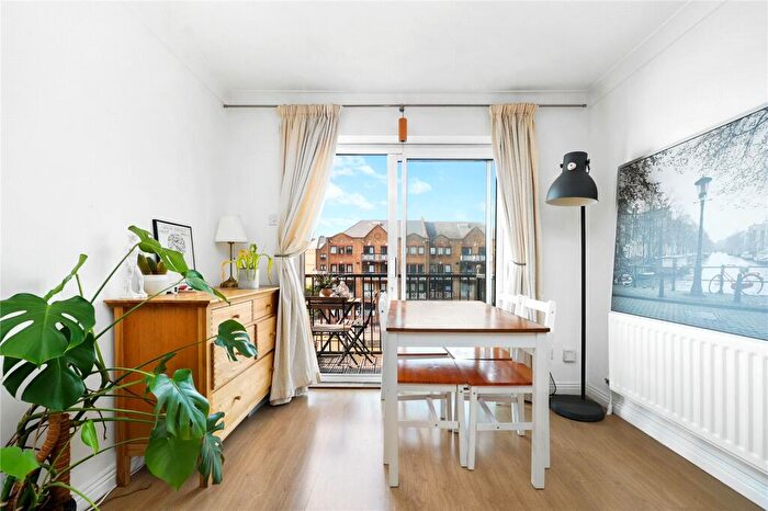 1 Bedroom Apartment For Sale In Lockview Court, E14