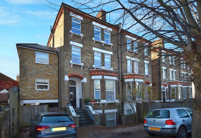 2 Bedroom Flat To Rent In Central Hill, London, SE19