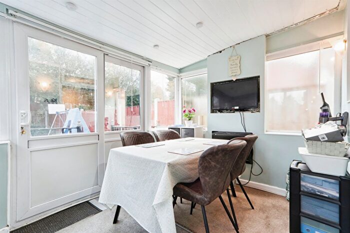 3 Bedroom Semi-Detached House For Sale In Wykebeck Valley Road, Leeds, LS9