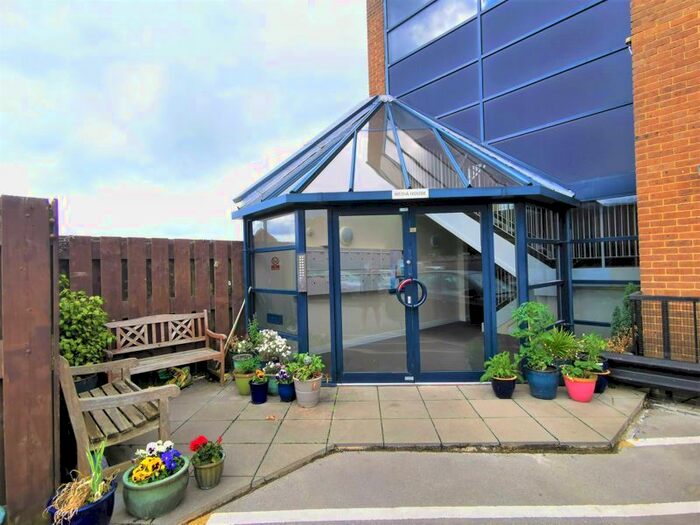 1 Bedroom Flat To Rent In The Backs, Chesham, HP5