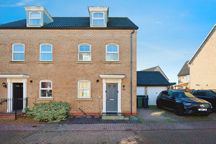 3 Bedroom Semi-Detached House For Sale In Sprigs Road, Hampton Hargate, Peterborough, PE7