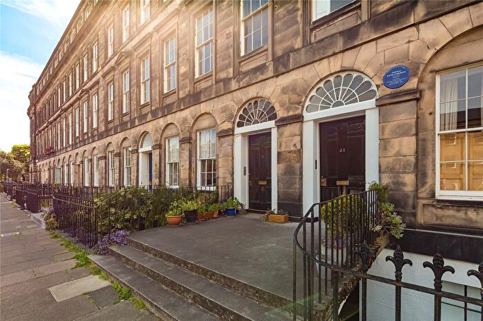 3 Bedroom Flat For Sale In East Claremont Street, New Town, Edinburgh, Midlothian, EH7