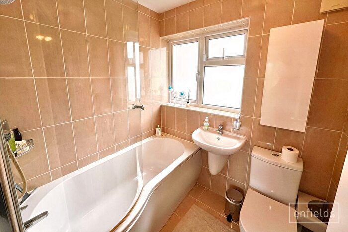 2 Bedroom Semi-Detached House For Sale In Ferndene Way, Southampton, SO18