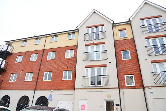 2 Bedroom Flat To Rent In Pettacre Close, London, SE28