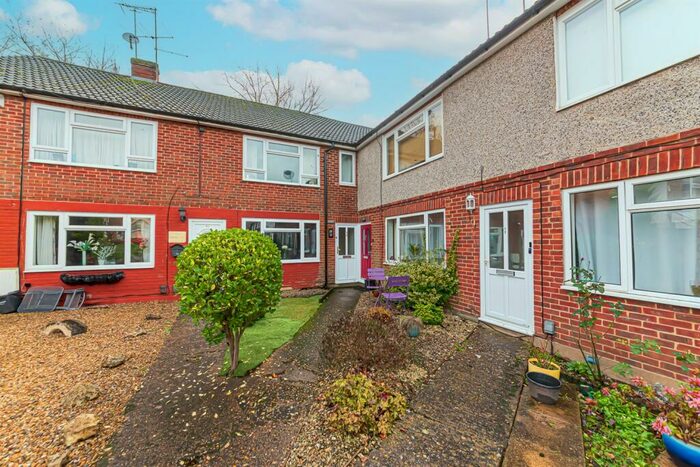 2 Bedroom Apartment To Rent In Tanhouse Lane, Wokingham, RG41