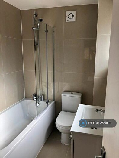 4 Bedroom Semi-Detached House To Rent In Dunston Road, London, SW11