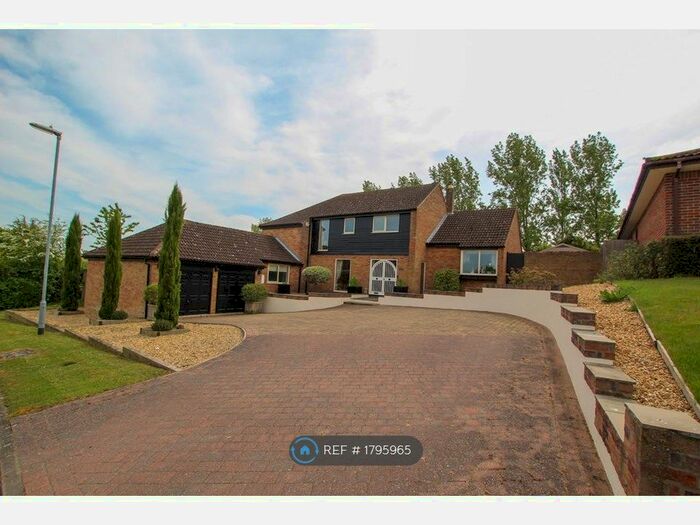 5 Bedroom Detached House To Rent In The Fairway, Bar Hill, Cambridge, CB23