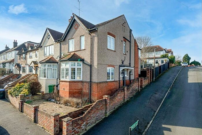 4 Bedroom Semi-Detached House For Sale In West Valley Road, Manor Estate, Hemel Hempstead, Hertfordshire, HP3