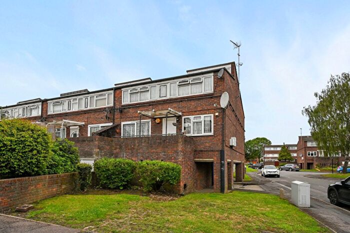 2 Bedroom Flat For Sale In Mersey Walk, Northolt, UB5