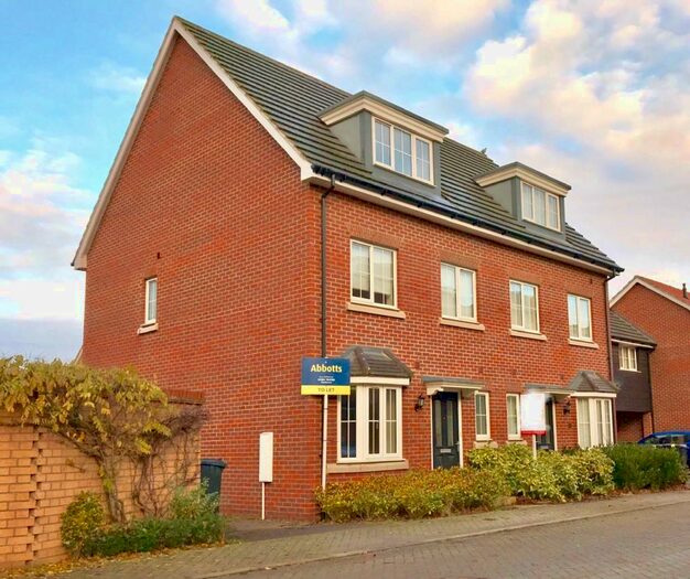4 Bedroom Town House To Rent In Chamomile Close, IP28