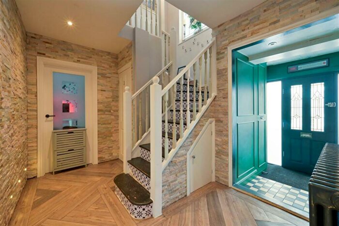 4 Bedroom Detached House For Sale In Chipstead Lane, Tadworth, KT20