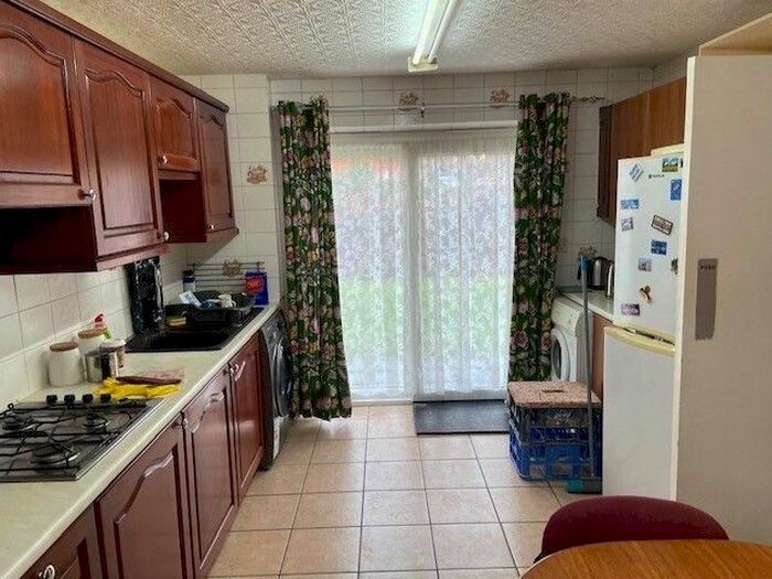 4 Bedroom Town House To Rent In Hartington Close, Harrow, HA1