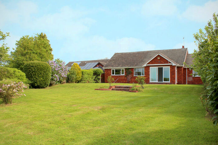 3 Bedroom Bungalow To Rent In Grove Croft, Hampton On-the-Hill, CV35