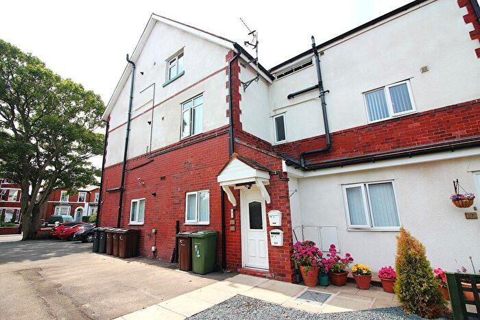 2 Bedroom Flat To Rent In Marlborough Gardens, Southport, PR9