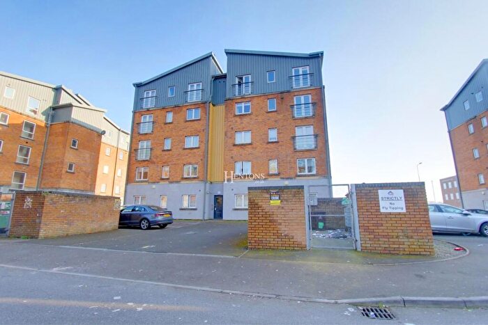 2 Bedroom Flat To Rent In Moorhead Close, Splott, Cardiff, CF24