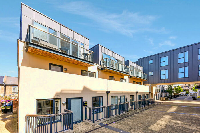 3 Bedroom Maisonette To Rent In Old Post Office Walk, Surbiton, KT6