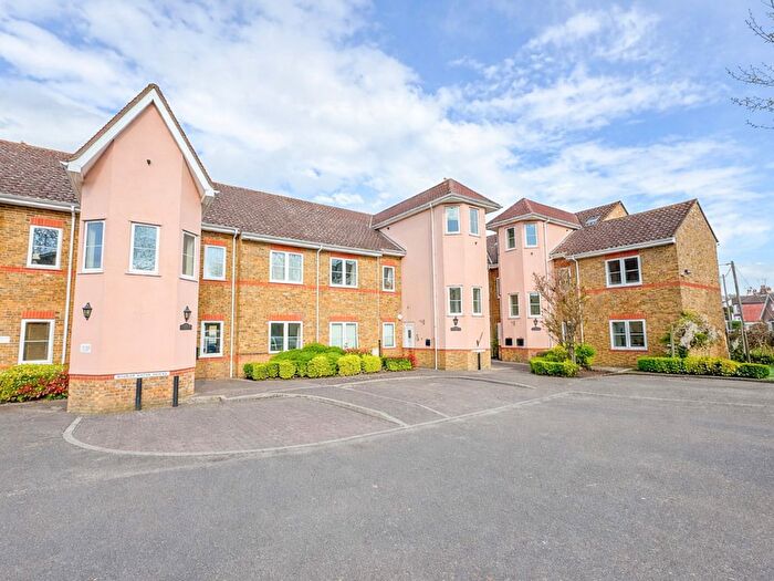 2 Bedroom Flat For Sale In Station Approach, Hockley, SS5