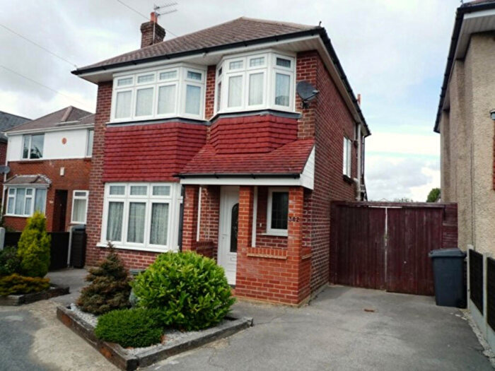 4 Bedroom Detached House To Rent In Wallisdown Road, Bournemouth, BH11