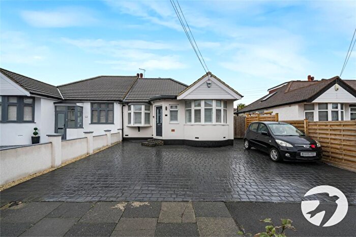 3 Bedroom Bungalow For Sale In Sutherland Avenue, South Welling, Kent, DA16