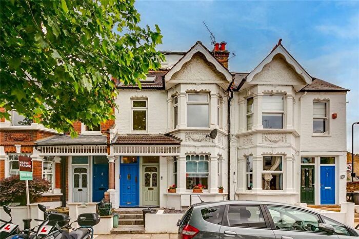 3 Bedroom Flat To Rent In St. Elmo Road, London, W12