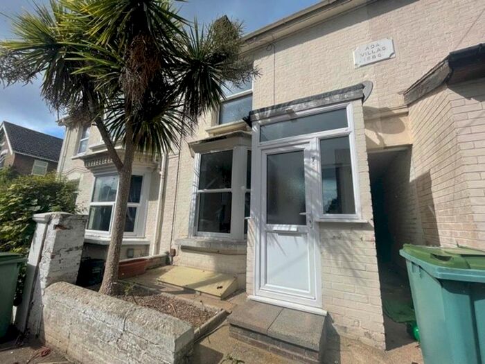 3 Bedroom Terraced House To Rent In Cromwell Road, Maidstone, Kent, ME14