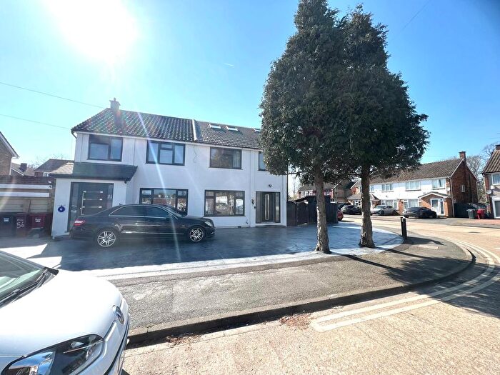 5 Bedroom Semi-Detached House To Rent In Dawley Ride, Slough, SL3