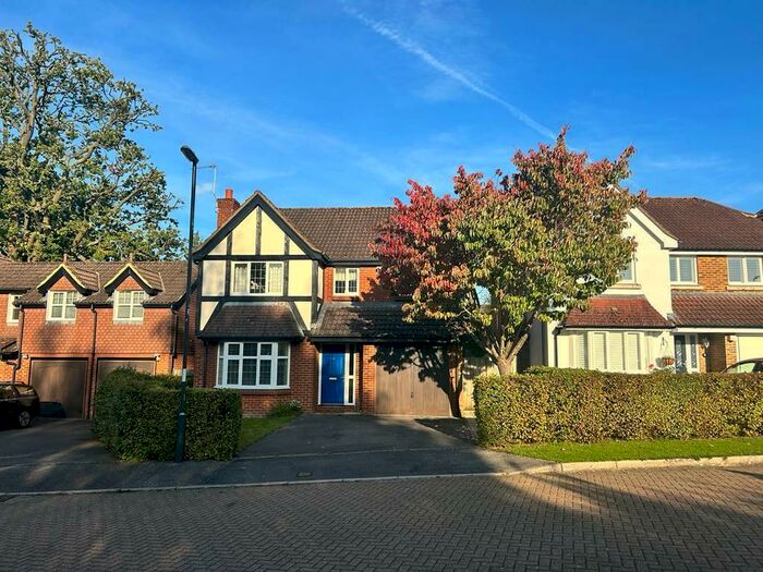 4 Bedroom House To Rent In Worth, RH10