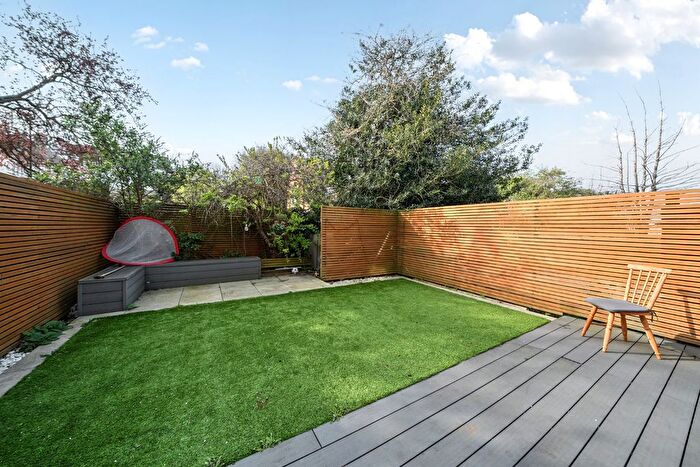 2 Bedroom Flat For Sale In Valleyfield Road, Streatham, London, SW16