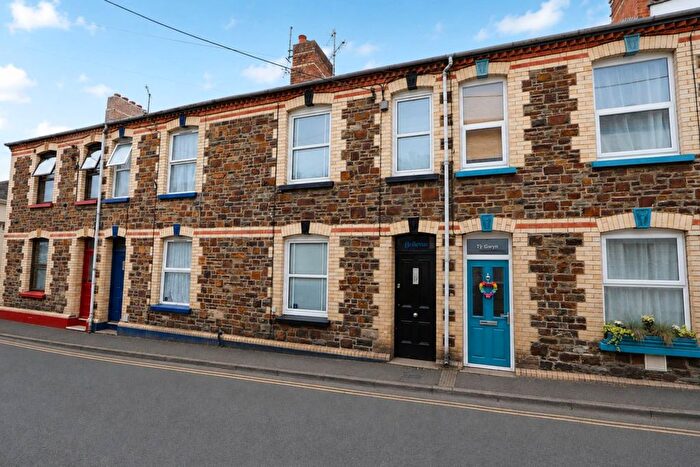 3 Bedroom Property To Rent In Myrtle Street, Appledore, EX39