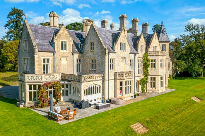 8 Bedroom End Of Terrace House For Sale In Adhurst St. Mary, Petersfield, GU31