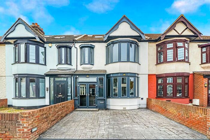 5 Bedroom Property For Sale In Dawlish Drive, Ilford, IG3