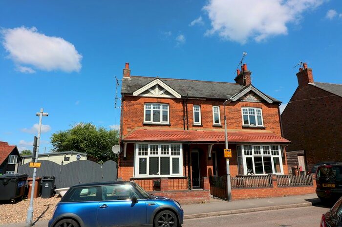 3 Bedroom Semi-Detached House To Rent In Grove Road, Stevenage, SG1