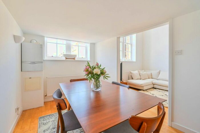 1 Bedroom Maisonette To Rent In Old School Square, Poplar, London, E14