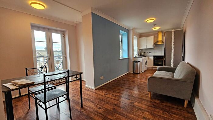 1 Bedroom Flat To Rent In Memorial Avenue, London, E15