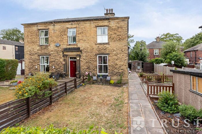 3 Bedroom Semi-Detached House For Sale In Farfield Street, Cleckheaton, BD19