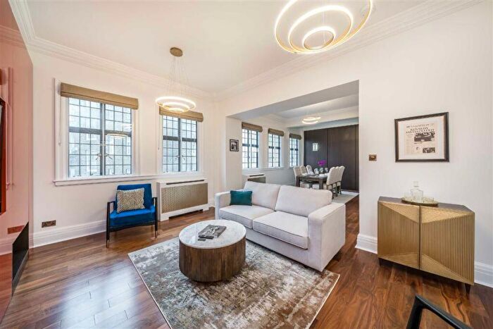 4 Bedroom Flat To Rent In Baker Street, Marylebone, NW1