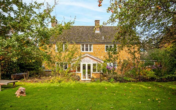 5 Bedroom Detached House For Sale In Enstone Road, Little Tew, OX7