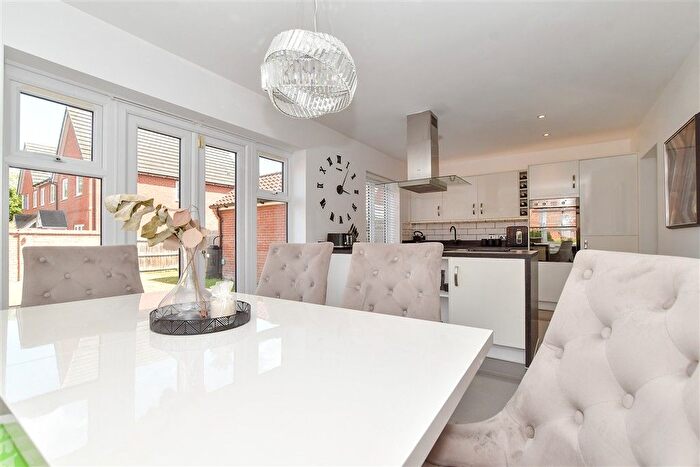4 Bedroom Detached House For Sale In Abingdon Close, Laindon, Basildon, Essex, SS15