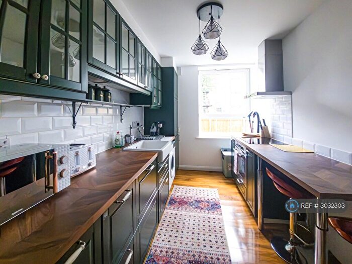 4 Bedroom Flat To Rent In Maygood St, London, N1