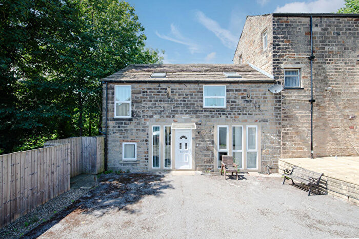 3 Bedroom Terraced House To Rent In Banks Lane, Riddlesden, Keighley, West Yorkshire, BD20