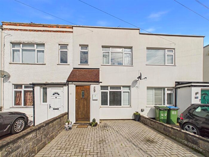 2 Bedroom House For Sale In First Avenue, West Molesey, KT8