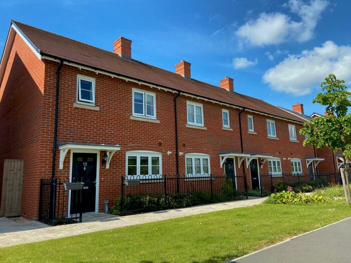 2 Bedroom House To Rent In Houghton Avenue, Waterlooville, PO7