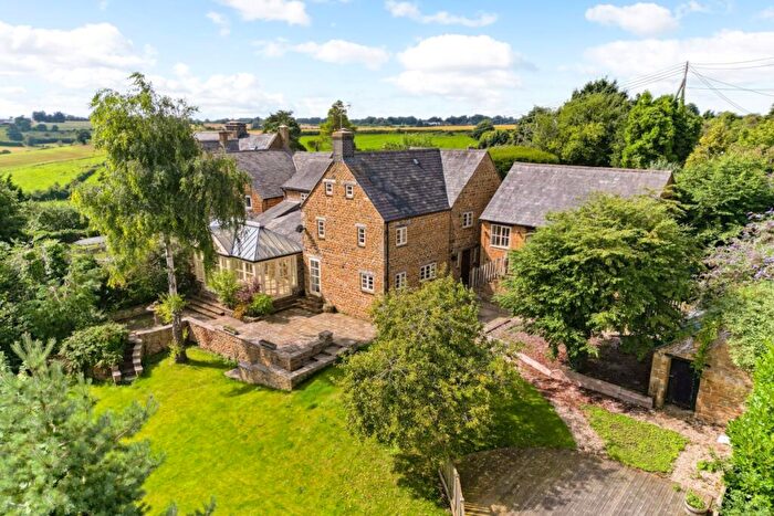 5 Bedroom Detached House To Rent In School Lane Ratley, OX15