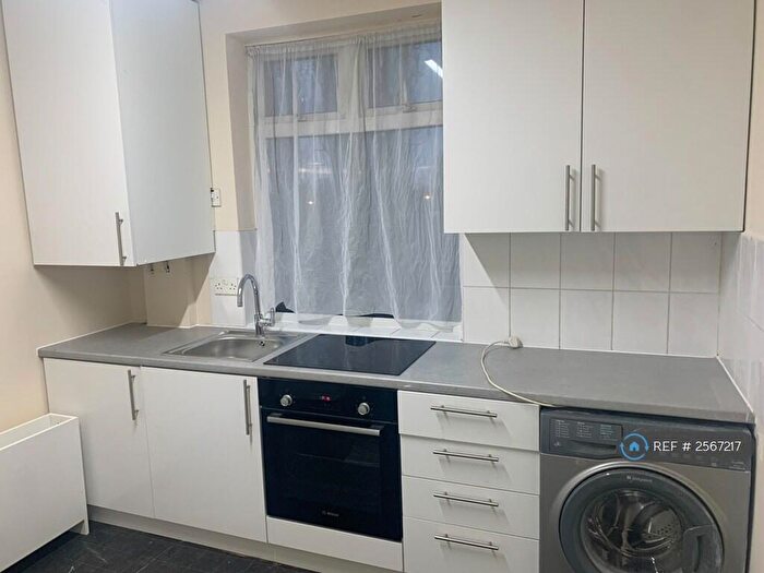 Studio To Rent In Kent Road, Dagenham, RM10