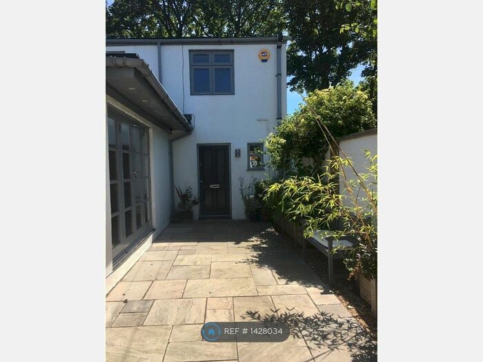 4 Bedroom Detached House To Rent In Langley Road, Staines Upon Thames, TW18