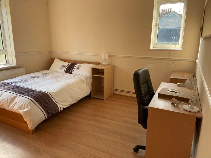 3 Bedroom Maisonette To Rent In City Road, Angel/Islington, EC1V