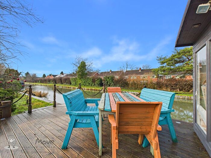 3 Bedroom Detached House For Sale In Torc Avenue, Tamworth, Staffordshire, B77