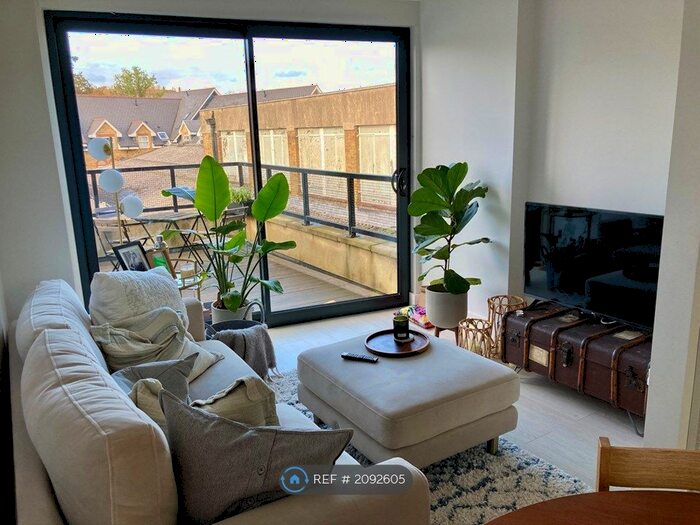 2 Bedroom Maisonette To Rent In Vale End, London, SE22