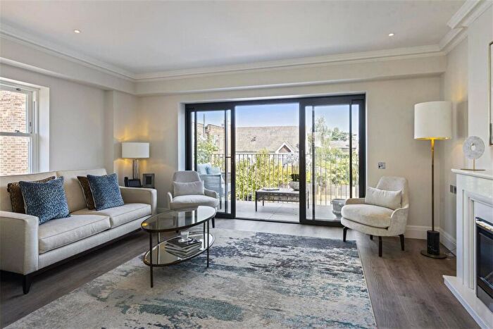 1 Bedroom Apartment For Sale In Mulberry Court, Lower Teddington Road, Hampton Wick, KT1